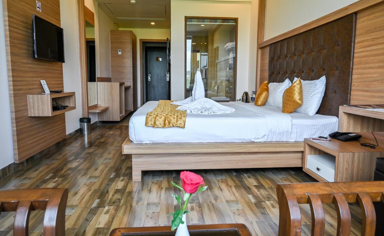 Hotel Laxmi Empire GOA Buitenkant foto