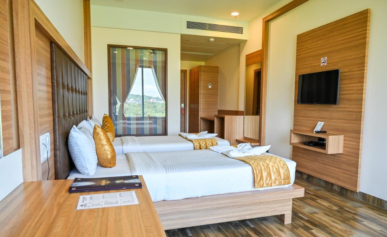 Hotel Laxmi Empire GOA Buitenkant foto