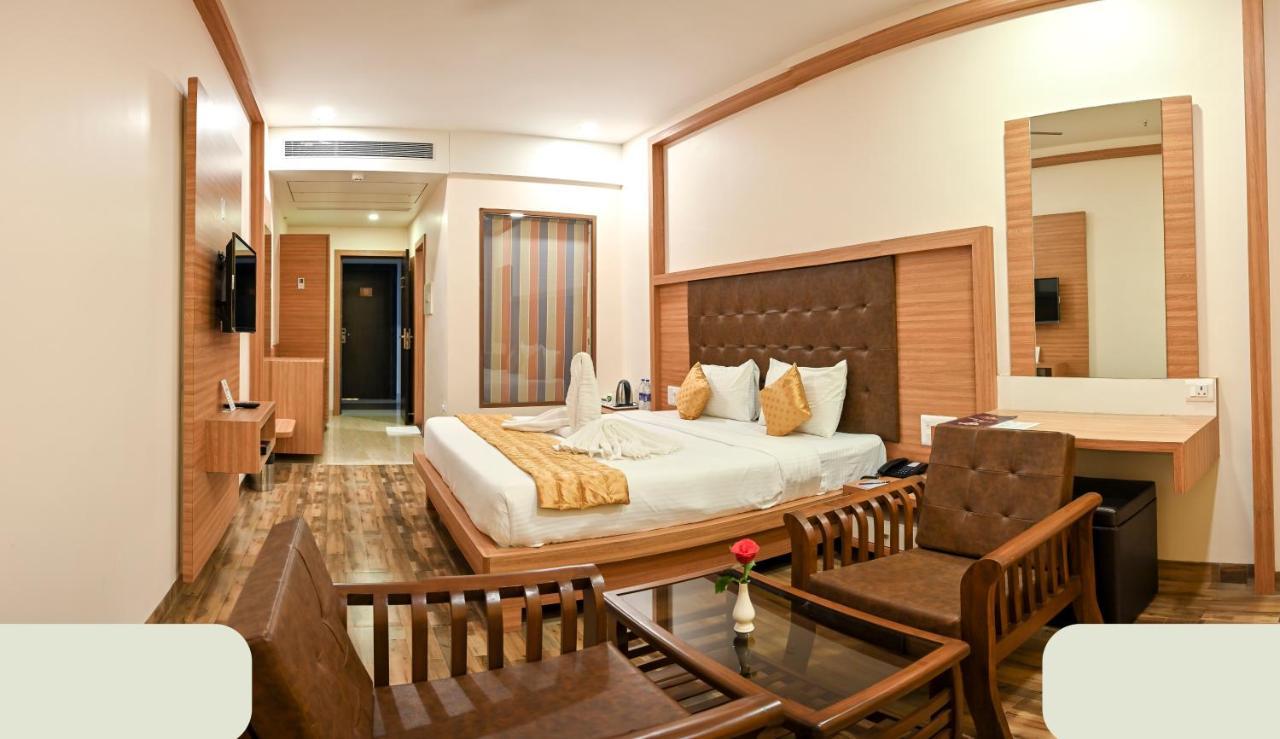 Hotel Laxmi Empire GOA Buitenkant foto