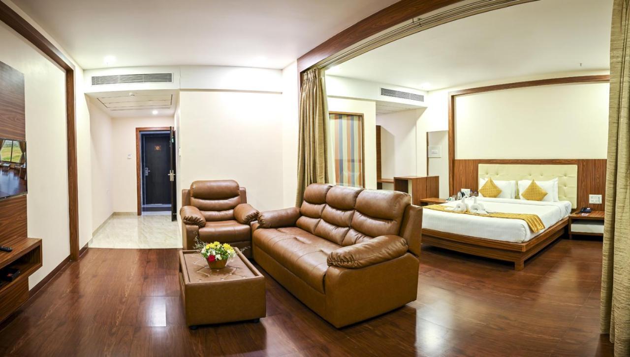 Hotel Laxmi Empire GOA Buitenkant foto